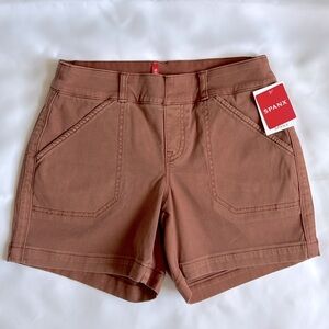 NWT SPANX Stretch Twill Shorts Size XS.